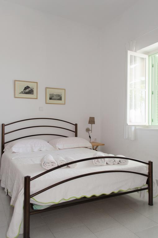 דירות סקירוס Georgias House חדר תמונה