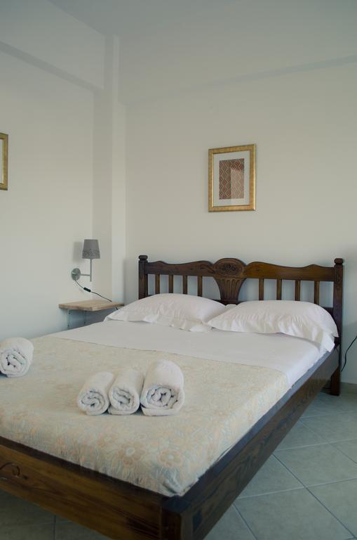 דירות סקירוס Georgias House חדר תמונה